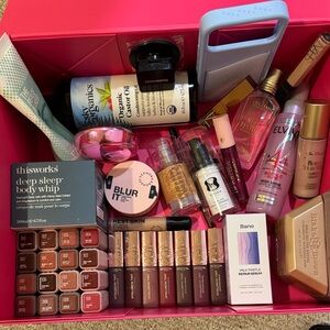 Makeup bundle deal!! Carefully curated box 💥
